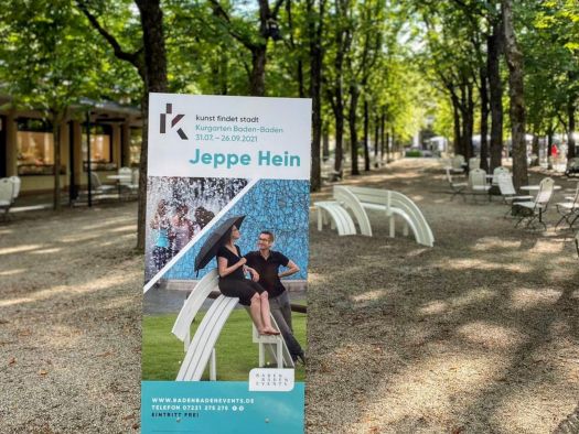 Plakat eines Kunstevents von Jeppe Hein im Kurgarten in Baden-Baden