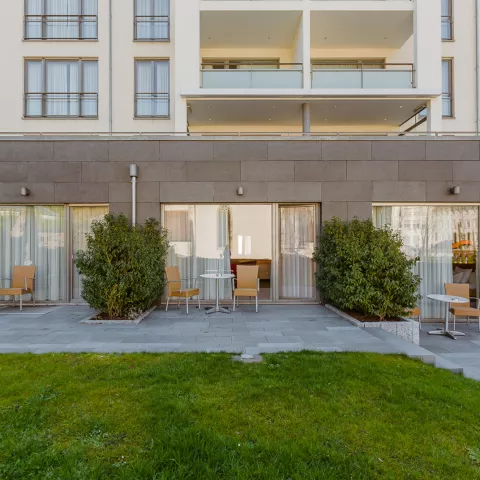 Ein Garten rund um die Superior-Suite im Suitenhotel