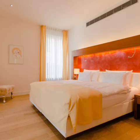 Großaufnahme eines Doppelbetts im Schlafzimmer der Suite Superior