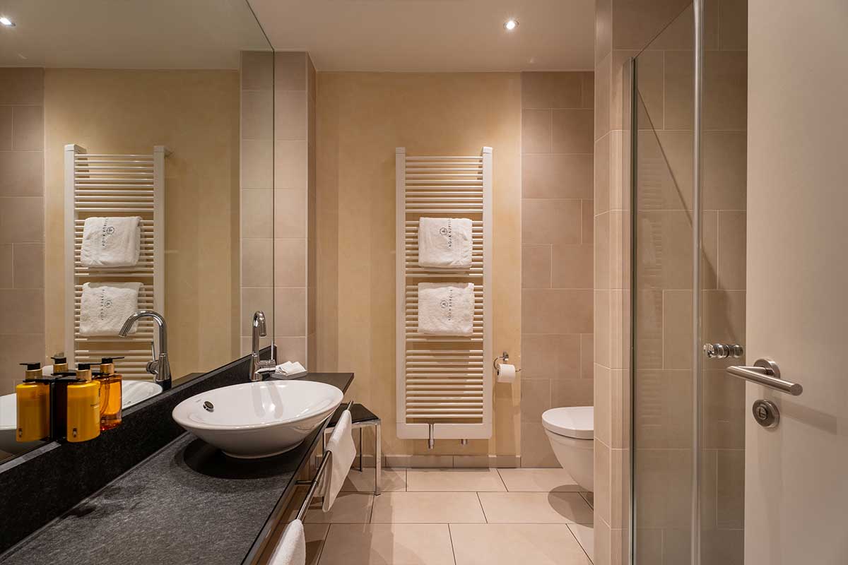junior-suite-strassenseite-bad-aqua-aurelia-hotel-baden-baden
